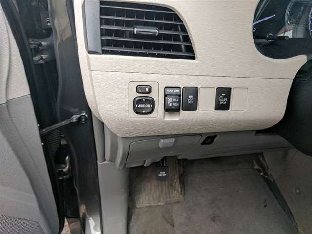 Toyota Sienna 2013 photo 14